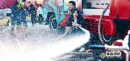 縫紉機(jī)樂(lè)隊(duì)消防水槍